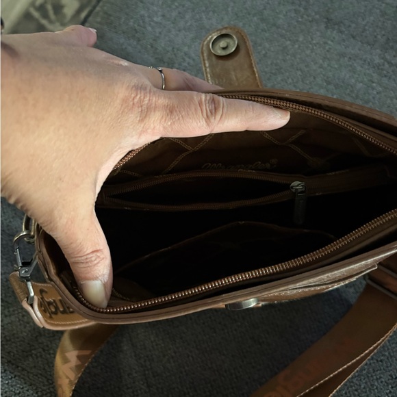 Wrangler Tan Leather Messenger Bag - Picture 3 of 3